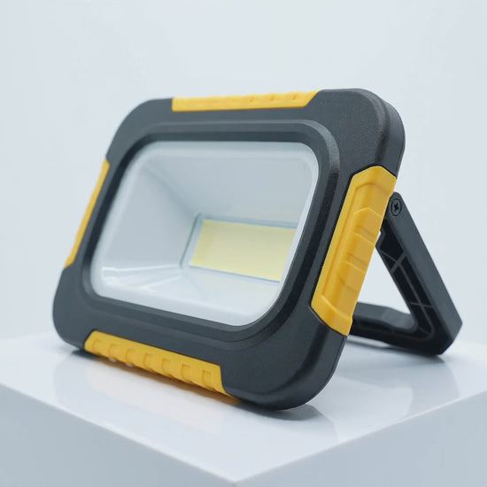 10W mini rechargeable worklight demo