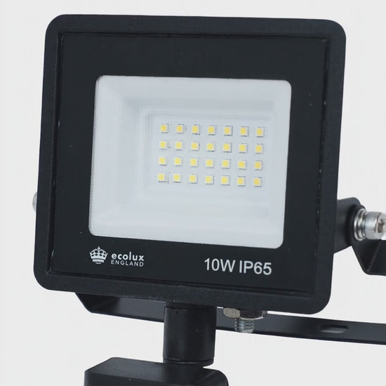 PIR Floodlight detail demo - silent