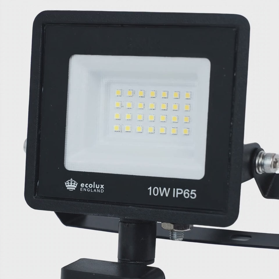 PIR Floodlight detail demo - silent